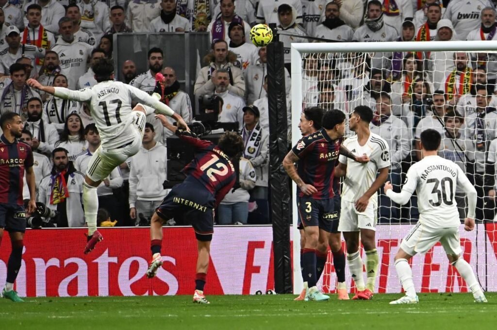 acción gol Asencio Real Madrid ante Levante
