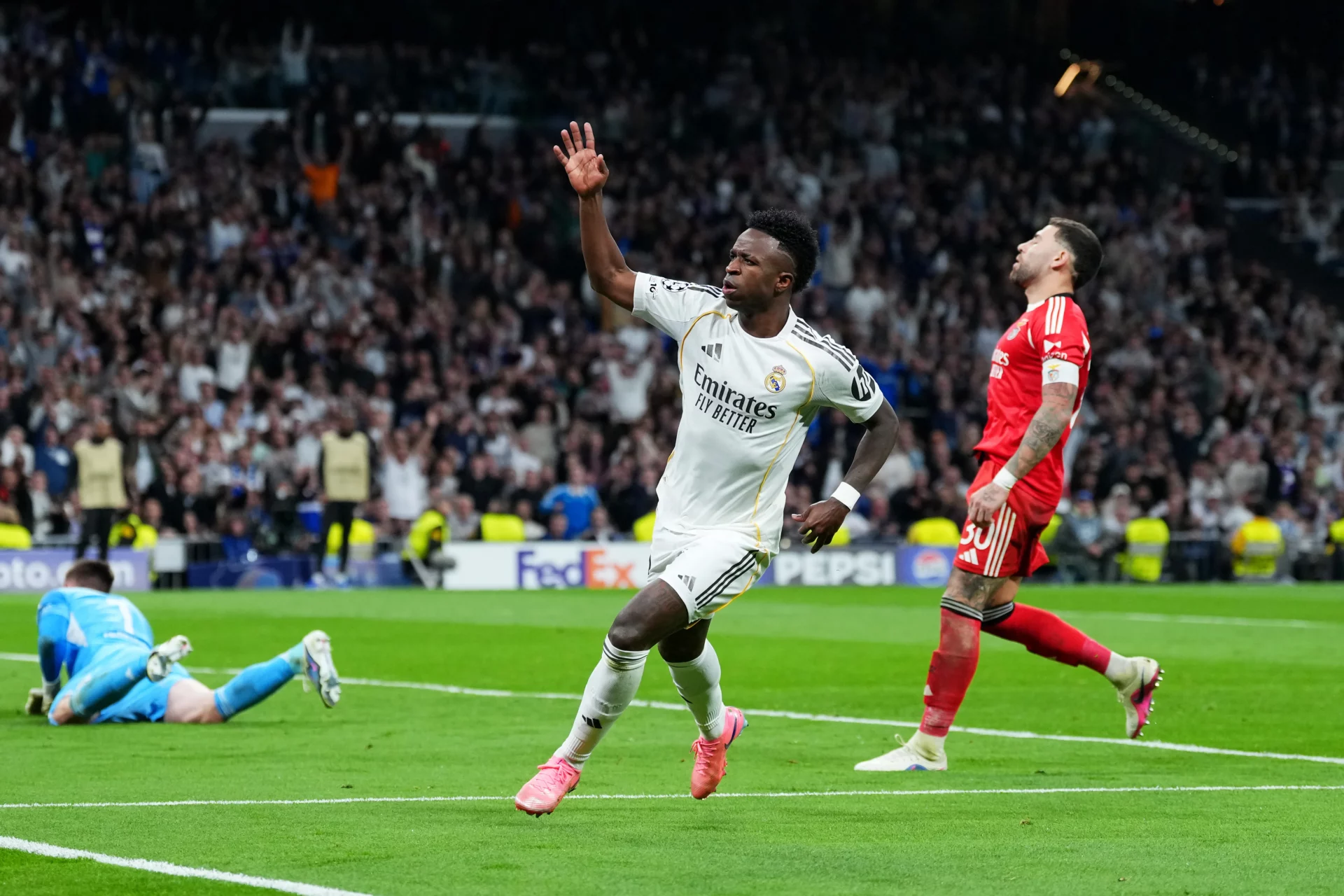 Vinicius Junior celebrando gol Real Madrid - Benfica